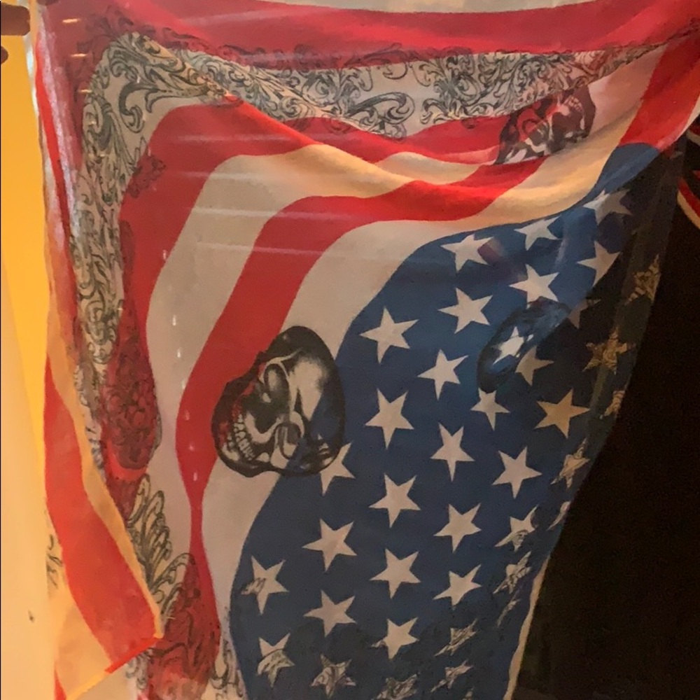 Tee & Scarf Bundle - Picture 4 of 4